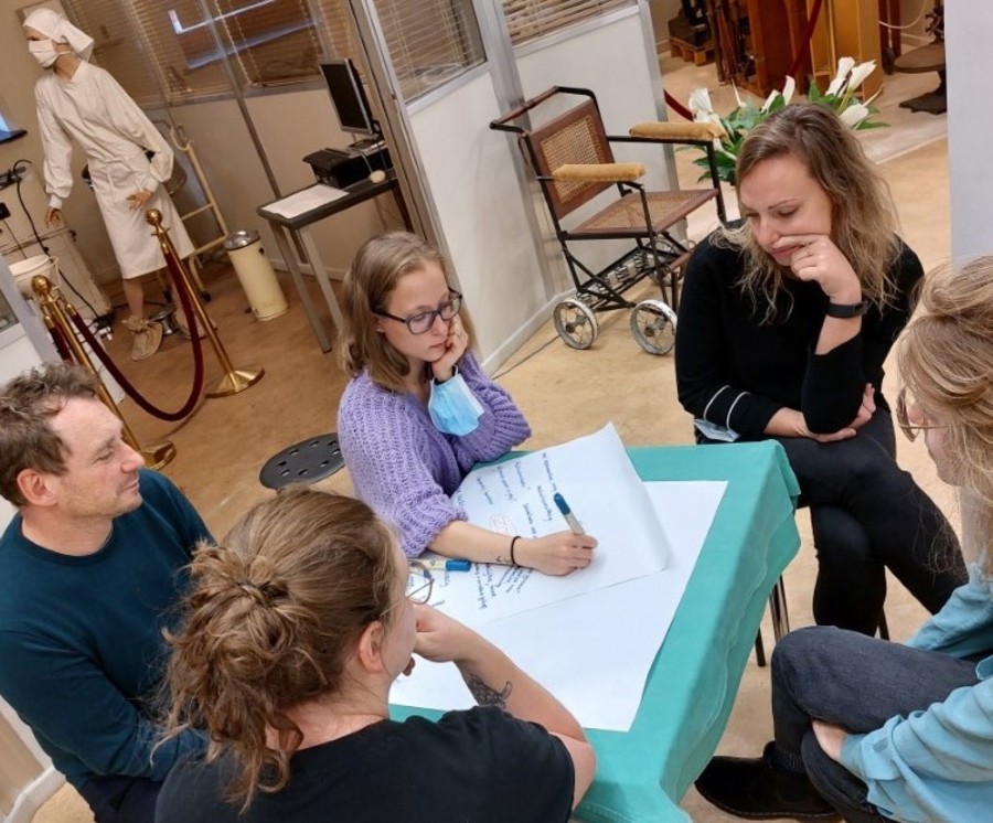 Workshop met studenten Verpleegkunde en Geschiedenis Workshop met studenten Verpleegkunde en Geschiedenis